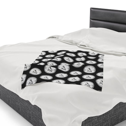 Bedding - White Round Skaters Club Velveteen Plush Blanket - Skate of Matter LLC