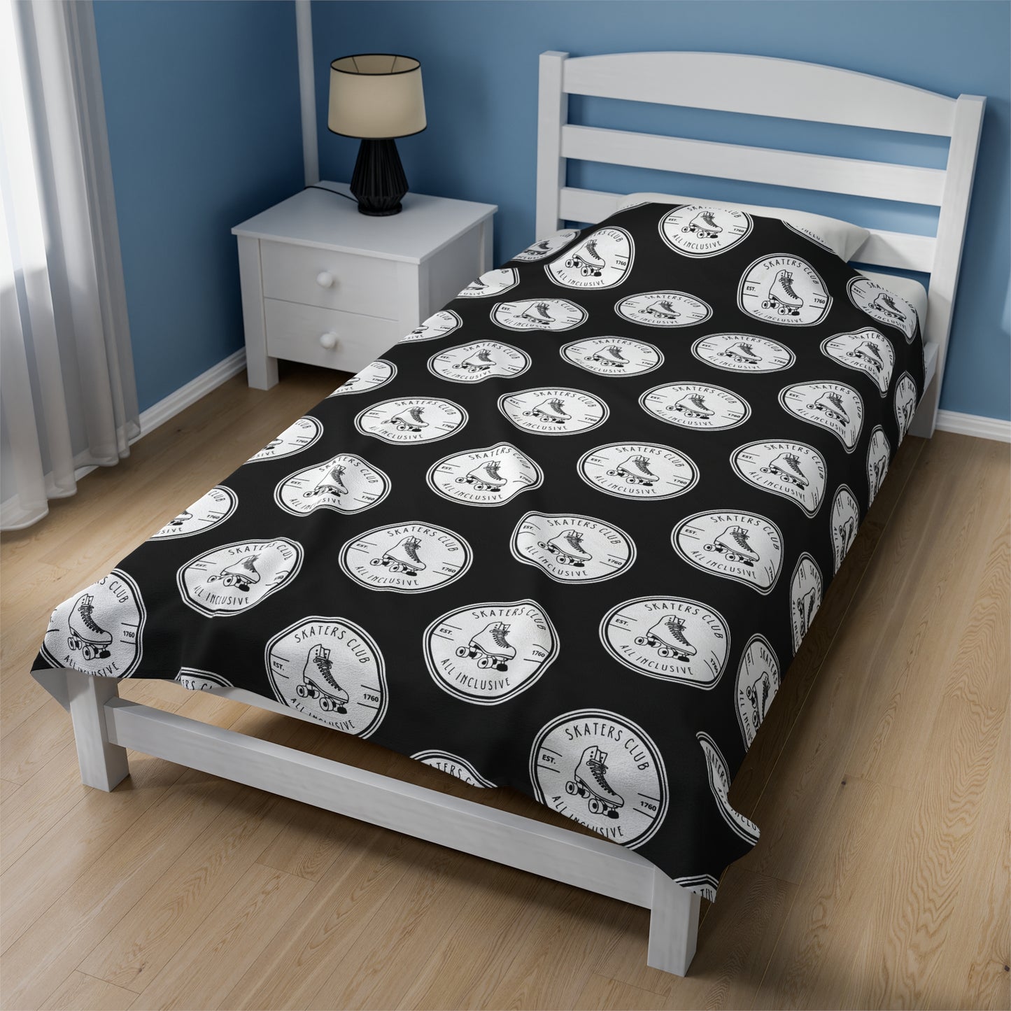 Bedding - White Round Skaters Club Velveteen Plush Blanket - Skate of Matter LLC